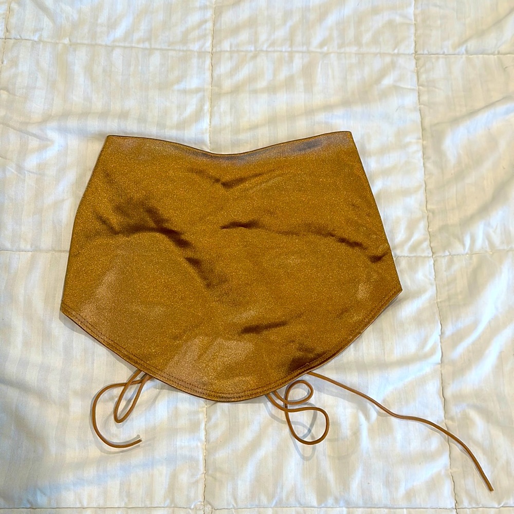 NWT Satin Gold club crop